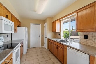 10528 W Tumblewood Dr in Sun City, AZ - Building Photo - Building Photo