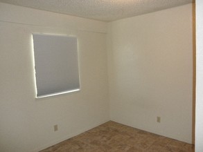 445 Dartmouth Ave in Lovelock, NV - Foto de edificio - Interior Photo