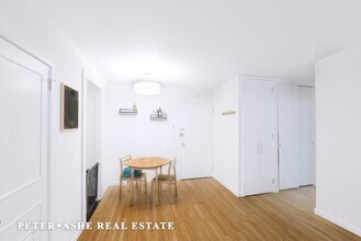 220 E 65th St in New York, NY - Building Photo - Building Photo