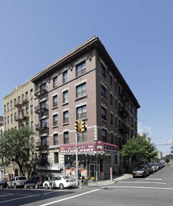 949 Ogden Ave in Bronx, NY - Building Photo