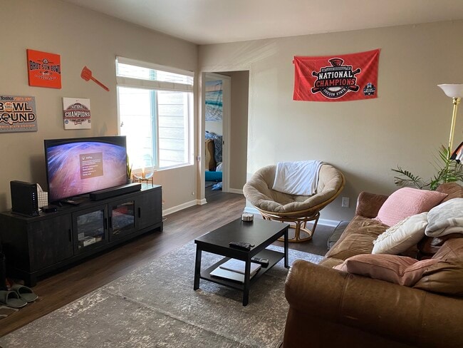 1115 SW 26th St in Corvallis, OR - Foto de edificio - Building Photo