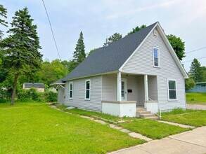 307 Groveland St in Boyne City, MI - Building Photo - Building Photo