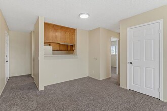 1070 Loma Ave in Long Beach, CA - Building Photo - Building Photo