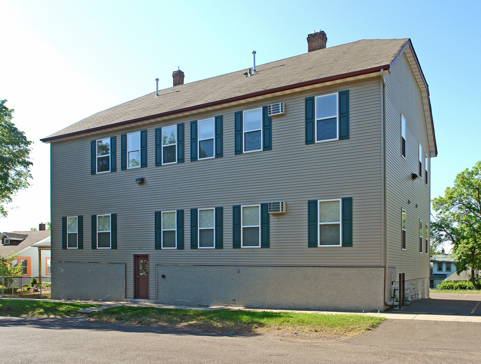 1076 Blair Ave in St. Paul, MN - Foto de edificio