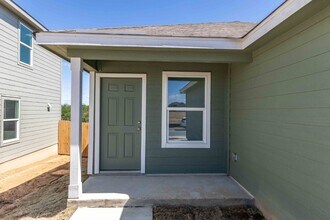 9143 Coronal Rings in San Antonio, TX - Building Photo - Building Photo