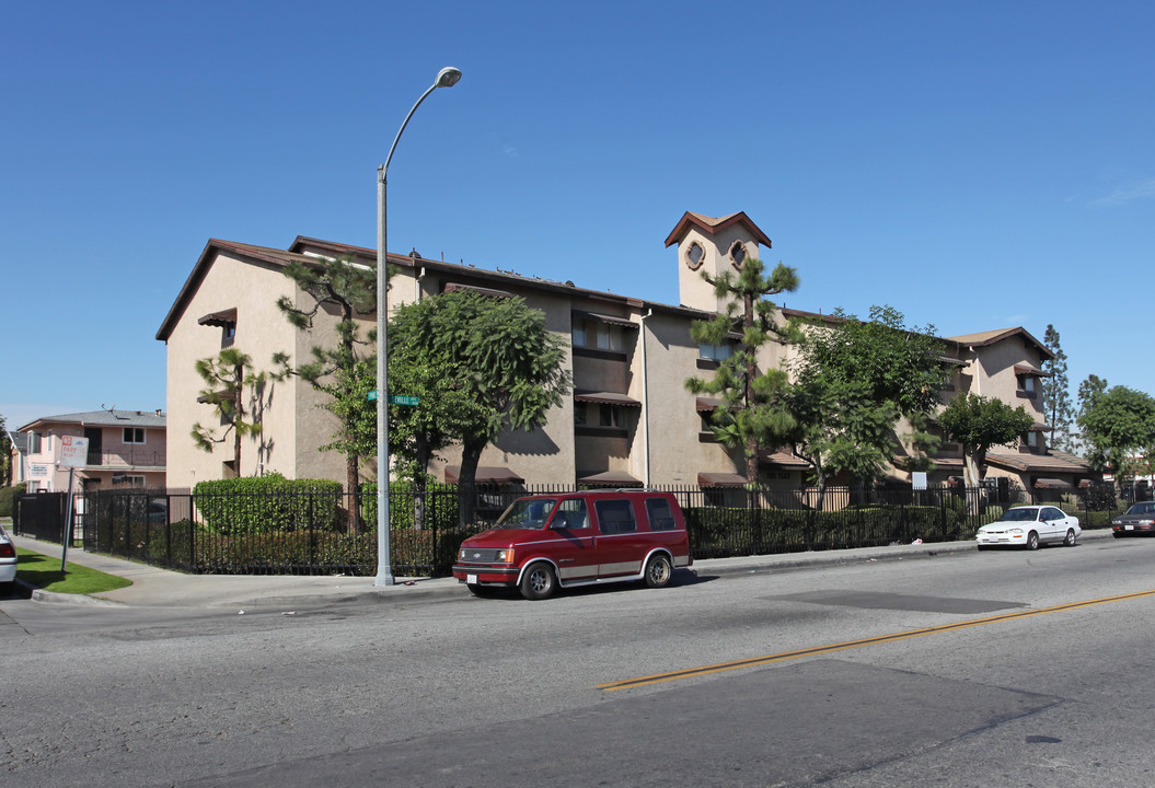 Pine Place Apartments in South Gate, CA - Building Photo