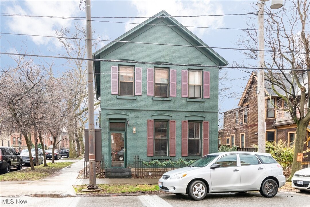 3001 Bridge Ave in Cleveland, OH - Building Photo