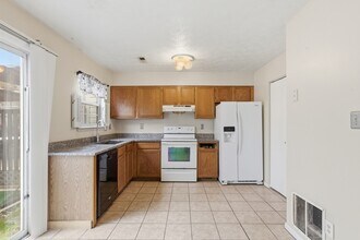 72 Chelmsford Ct in Middle River, MD - Building Photo - Building Photo