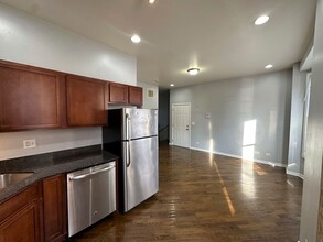 2748 W Le Moyne St, Unit 3E in Chicago, IL - Foto de edificio - Building Photo
