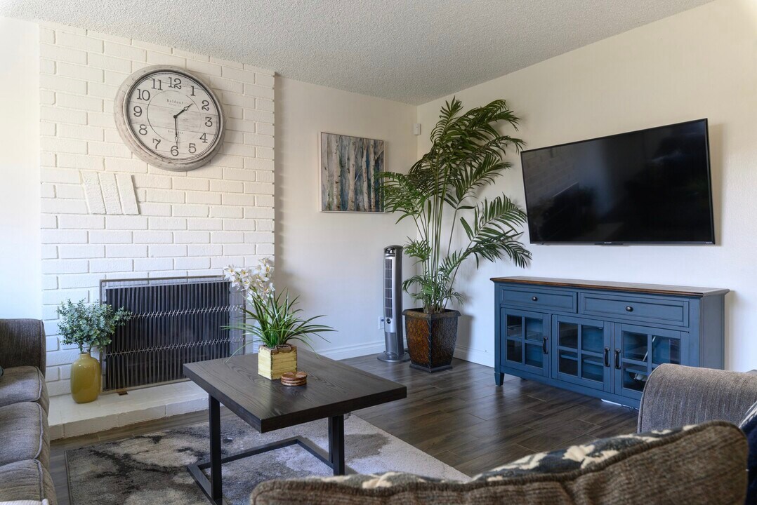 547 Cherry Ave in Long Beach, CA - Building Photo