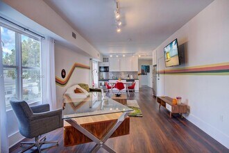 524 NW 35th St in Miami, FL - Foto de edificio - Building Photo