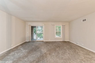 560 Shorely Dr in Barrington, IL - Building Photo - Building Photo