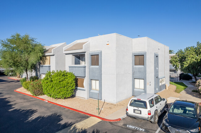 Montego Bay Condominiums in Phoenix, AZ - Foto de edificio - Building Photo