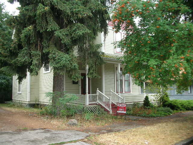 property at 406 E 8th Ave