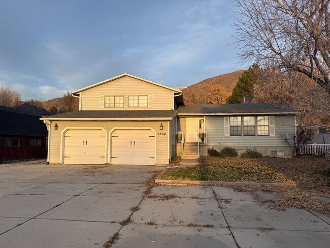 property at 1264 N Main St