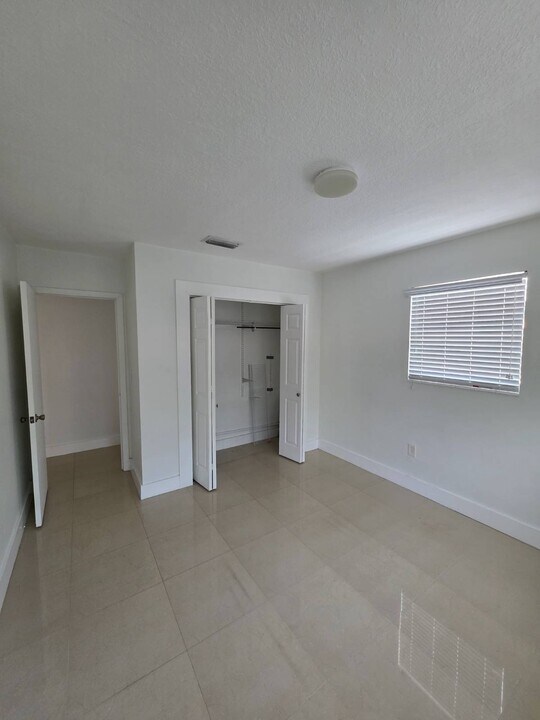 3292 SW 24th St in Miami, FL - Building Photo