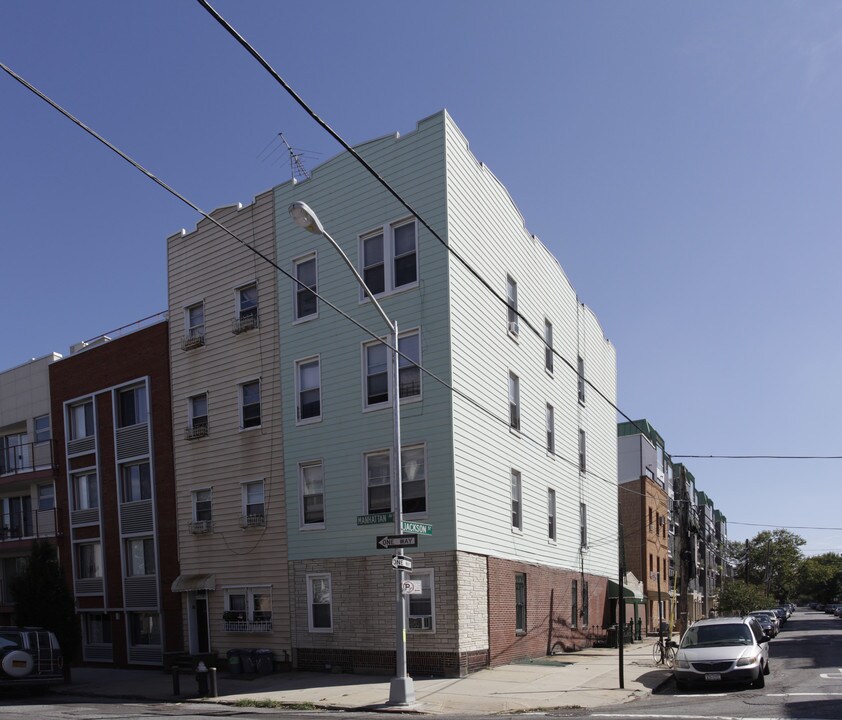 366 Manhattan Ave in Brooklyn, NY - Building Photo