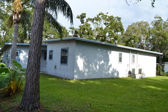 413 Dempsey Rd in Palm Harbor, FL - Foto de edificio - Other