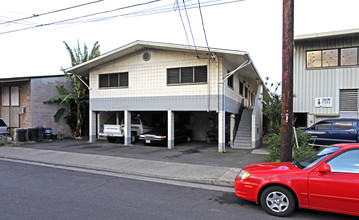 1609 Democrat St in Honolulu, HI - Building Photo - Building Photo