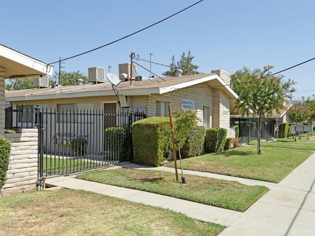 4535 E Sierra Madre Ave in Fresno, CA - Building Photo - Building Photo