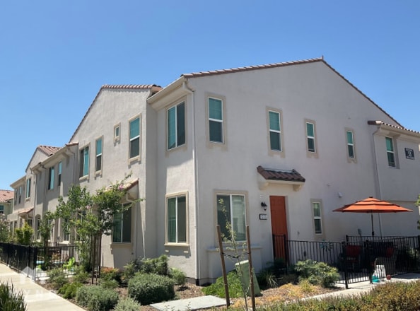 5301 E Commerce Way in Sacramento, CA - Building Photo - Building Photo
