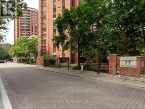 77 Maitland Pl in Toronto, ON - Building Photo - Building Photo