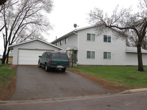 5601-5607 4th St NE in Fridley, MN - Building Photo - Building Photo