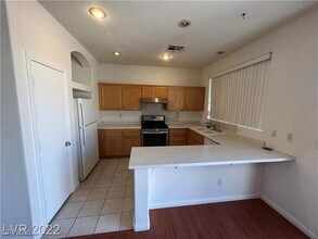 7950 Teal Harbor Ave in Las Vegas, NV - Building Photo - Building Photo