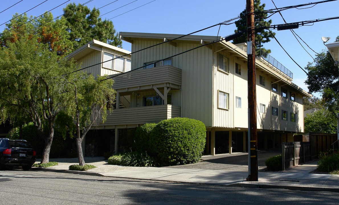 1530 San Antonio St in Menlo Park, CA - Foto de edificio