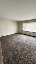 8907 W Hampton Ave in Milwaukee, WI - Building Photo - Building Photo