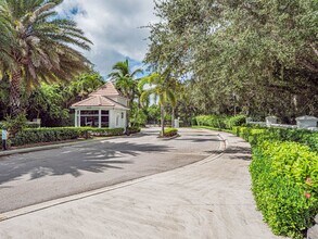 801 N Swim Club Dr in Vero Beach, FL - Foto de edificio - Building Photo