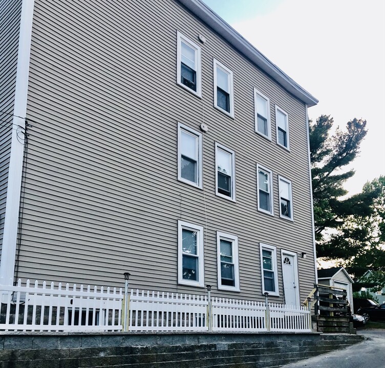 613 Grove St, Unit 3 in Woonsocket, RI - Building Photo