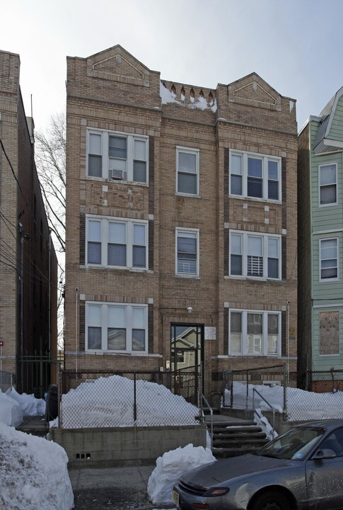 75 Bostwick Ave in Jersey City, NJ - Foto de edificio