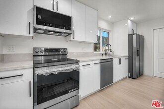 10880 Tennessee Ave in Los Angeles, CA - Building Photo - Building Photo