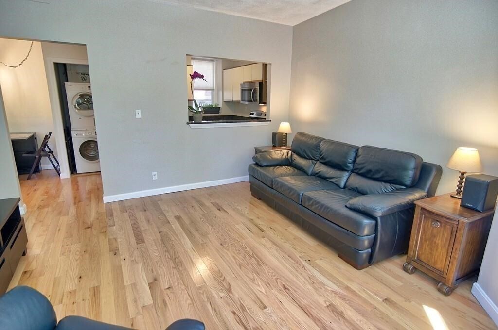 1409 Commonwealth Ave in Boston, MA - Building Photo