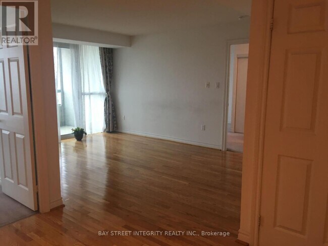 125 Omni Dr in Toronto, ON - Building Photo - Building Photo