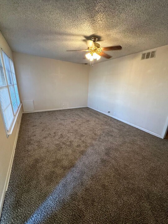 1206 S Ridgeway Dr in Cleburne, TX - Building Photo