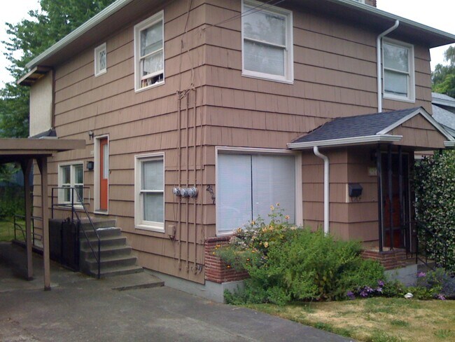 property at 2825-2827 NE Weidler St