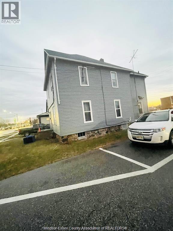 4 Hazelton St in Leamington, ON - Building Photo - Building Photo