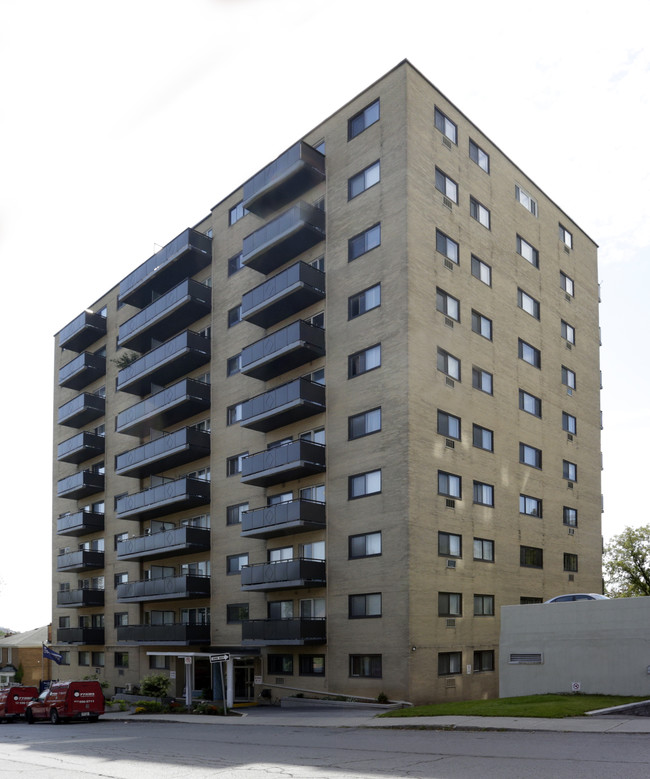 Rockcliffe Arms in Ottawa, ON - Building Photo - Building Photo