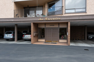 The Executive in Edmonds, WA - Building Photo - Building Photo