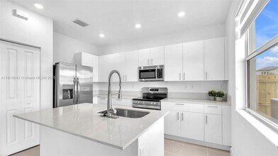 2450 SE 24th St in Homestead, FL - Building Photo - Building Photo