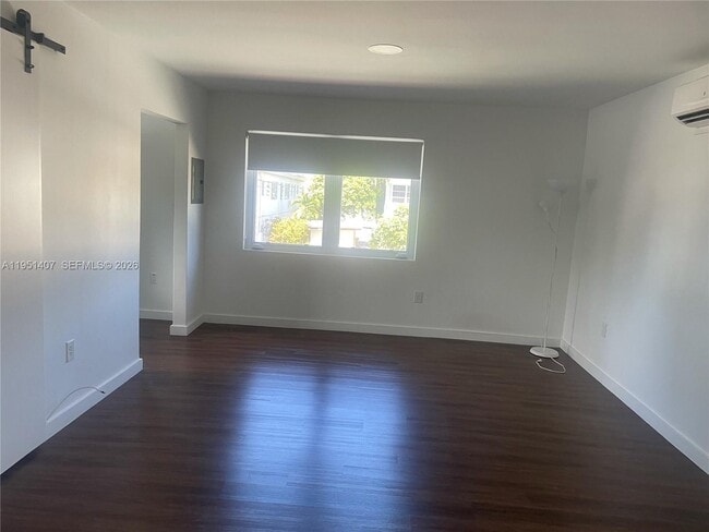 8260 Byron Ave in Miami Beach, FL - Building Photo - Building Photo