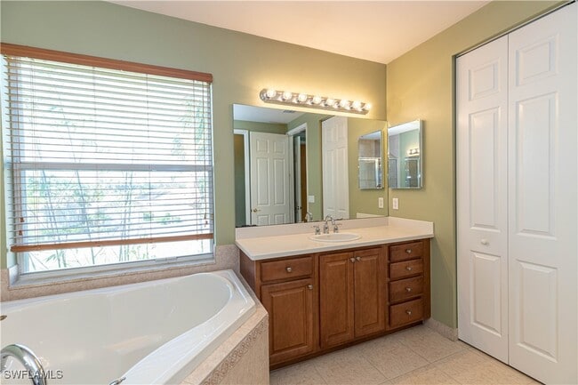 10094 Mimosa Silk Dr