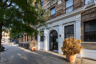 180 Borinquen Pl in Brooklyn, NY - Building Photo - Building Photo