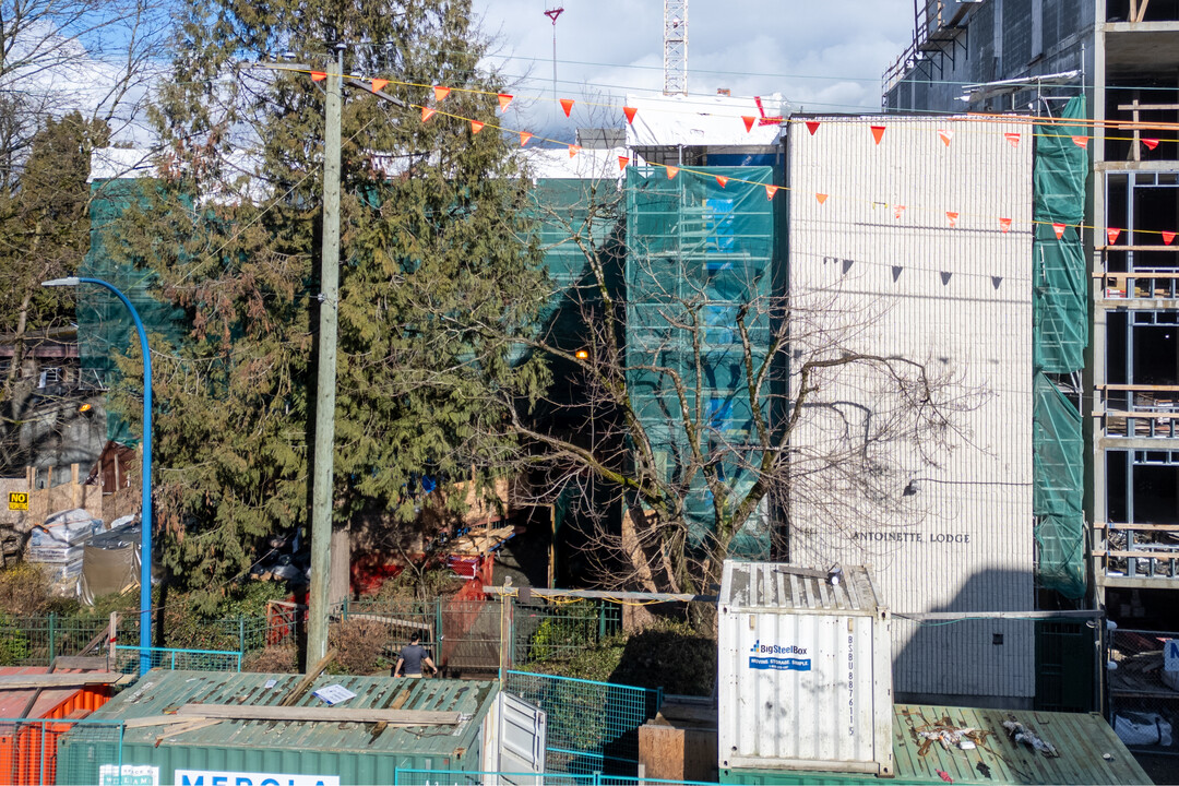 Antoinette Lodge in Vancouver, BC - Building Photo