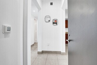 2641 N Flamingo Rd in Plantation, FL - Building Photo - Building Photo