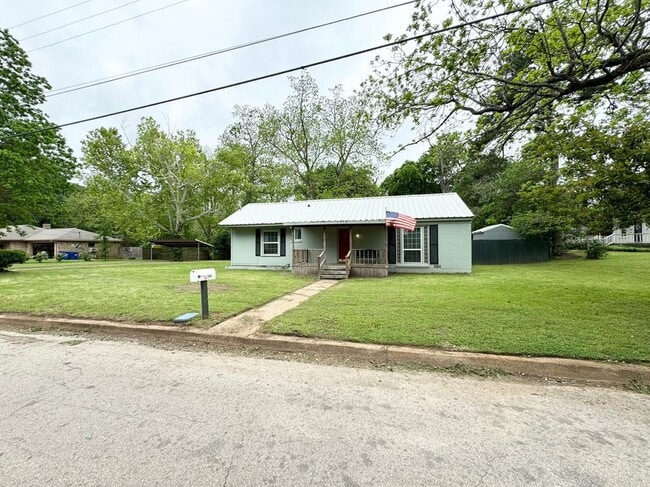 503 N 7th St in Crockett, TX - Building Photo - Building Photo