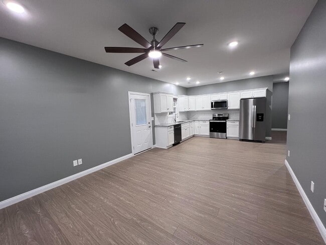 235 Guthrie Dr in Bardstown, KY - Building Photo - Building Photo