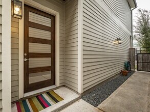 210 E 32nd St in Houston, TX - Building Photo - Building Photo